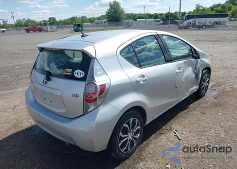 2012 Toyota Prius C Three из США, поврежденный, VIN JTDKDTB39C1001670